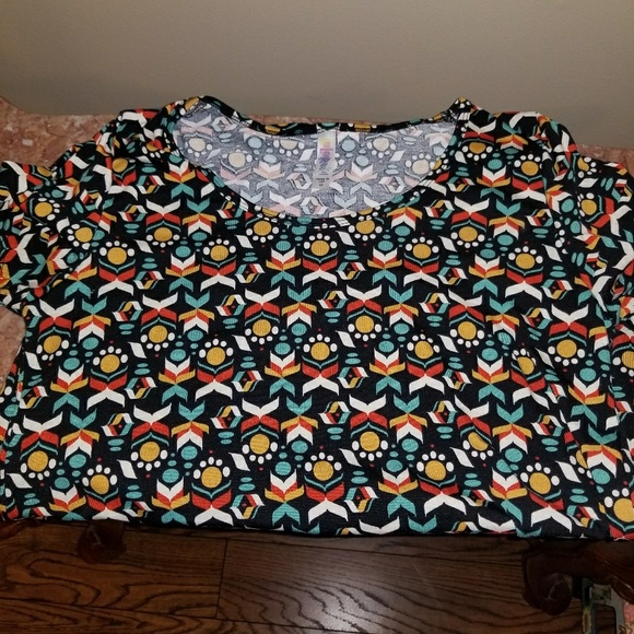 Lularoe  Classic Tee - Picture 1 of 1